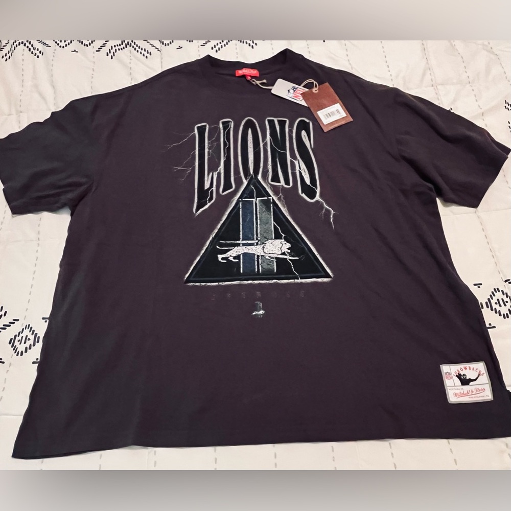 NWT Woman's Mitchell & Ness Detroit Lions Boyfriend Cut Tee Size XL.